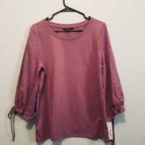 Hannah cute top with eyelet sleeves